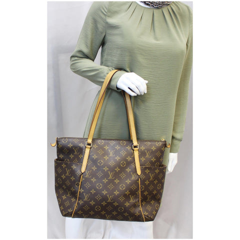 Louis Vuitton Totally MM Monogram Canvas Tote Bag Brown