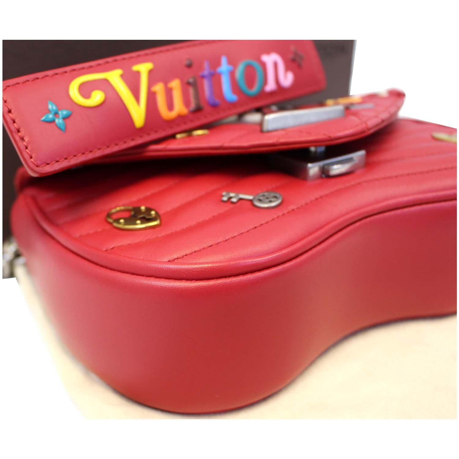 Twist Love Lock Charm PM bag in red epi leather Louis Vuitton - Second Hand  / Used – Vintega