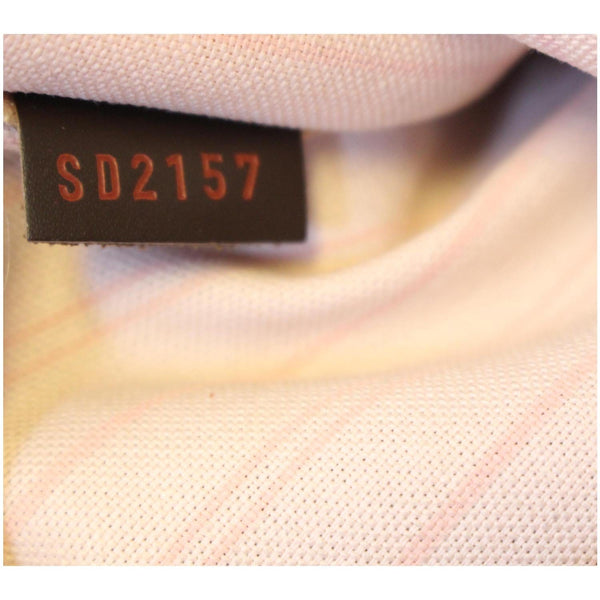 Louis Vuitton Wristlet Neverfull Pochette Damier MM Pouch - interior