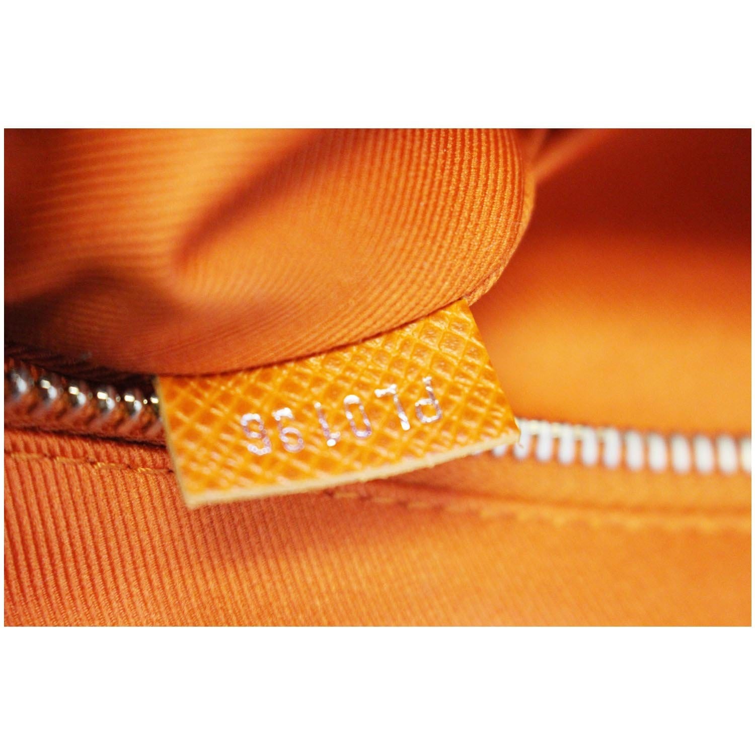  Louis Vuitton M32700 Roman PM Taiga Messenger Bag Shoulder  Bag Taiga Leather Men's Used, Gray Notation Color: Glacier : Clothing,  Shoes & Jewelry
