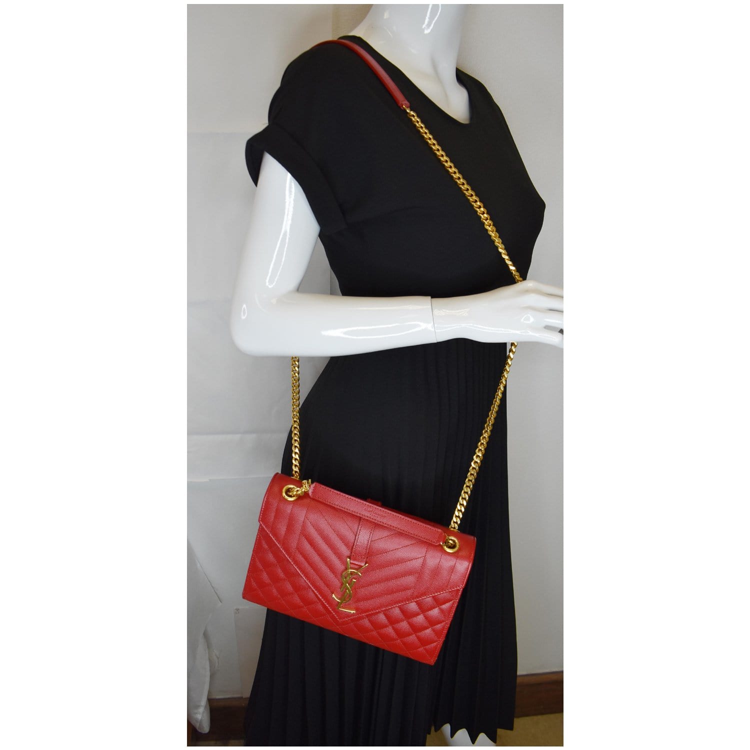 YVES SAINT LAURENT Medium Envelope Leather Chain Shoulder Bag Red