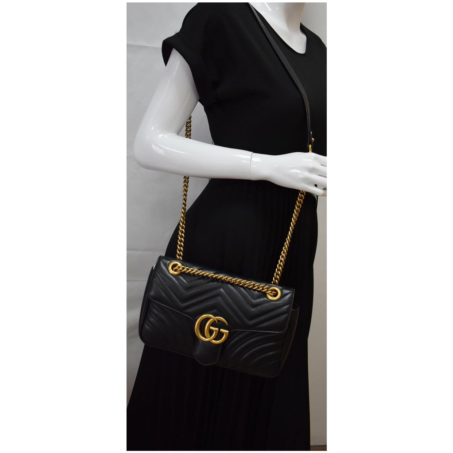 Gucci GG Marmont Small Shoulder Bag Review & What Fits Inside 