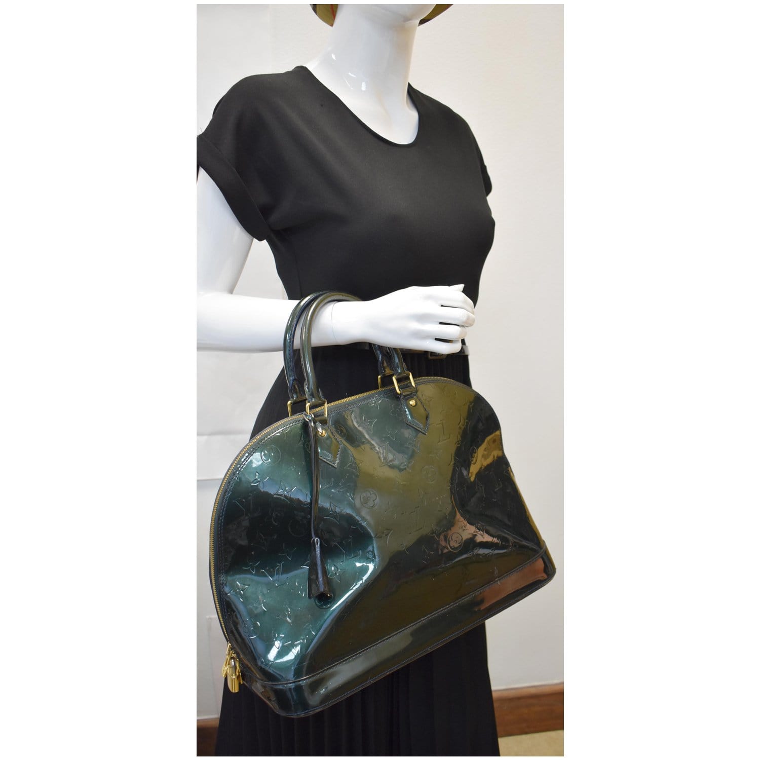 Alma patent leather handbag Louis Vuitton Blue in Patent leather