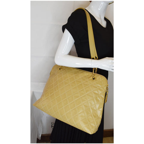 CHANEL Vintage Patent Leather Shoulder Bag Tan 3921871