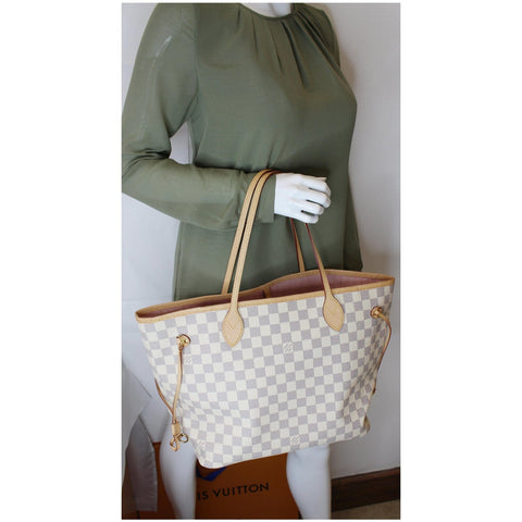 Louis Vuitton Neverfull MM Damier Azur Shoulder Bag in hand look