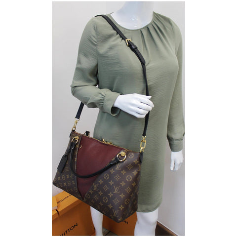 Louis Vuitton V MM Monogram Canvas  Shoulder Bag