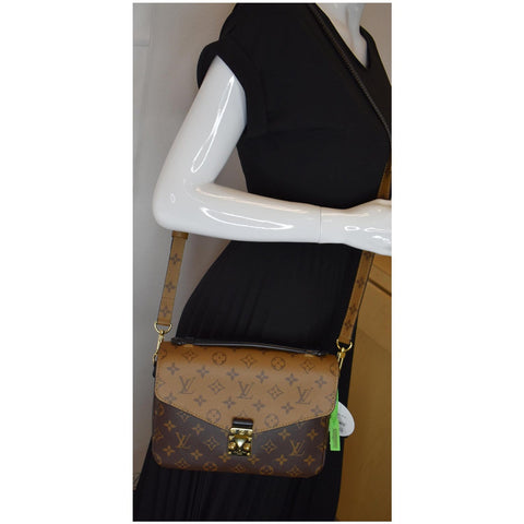 LOUIS VUITTON Metis Pochette Reverse Monogram Canvas Crossbody Bag Brown