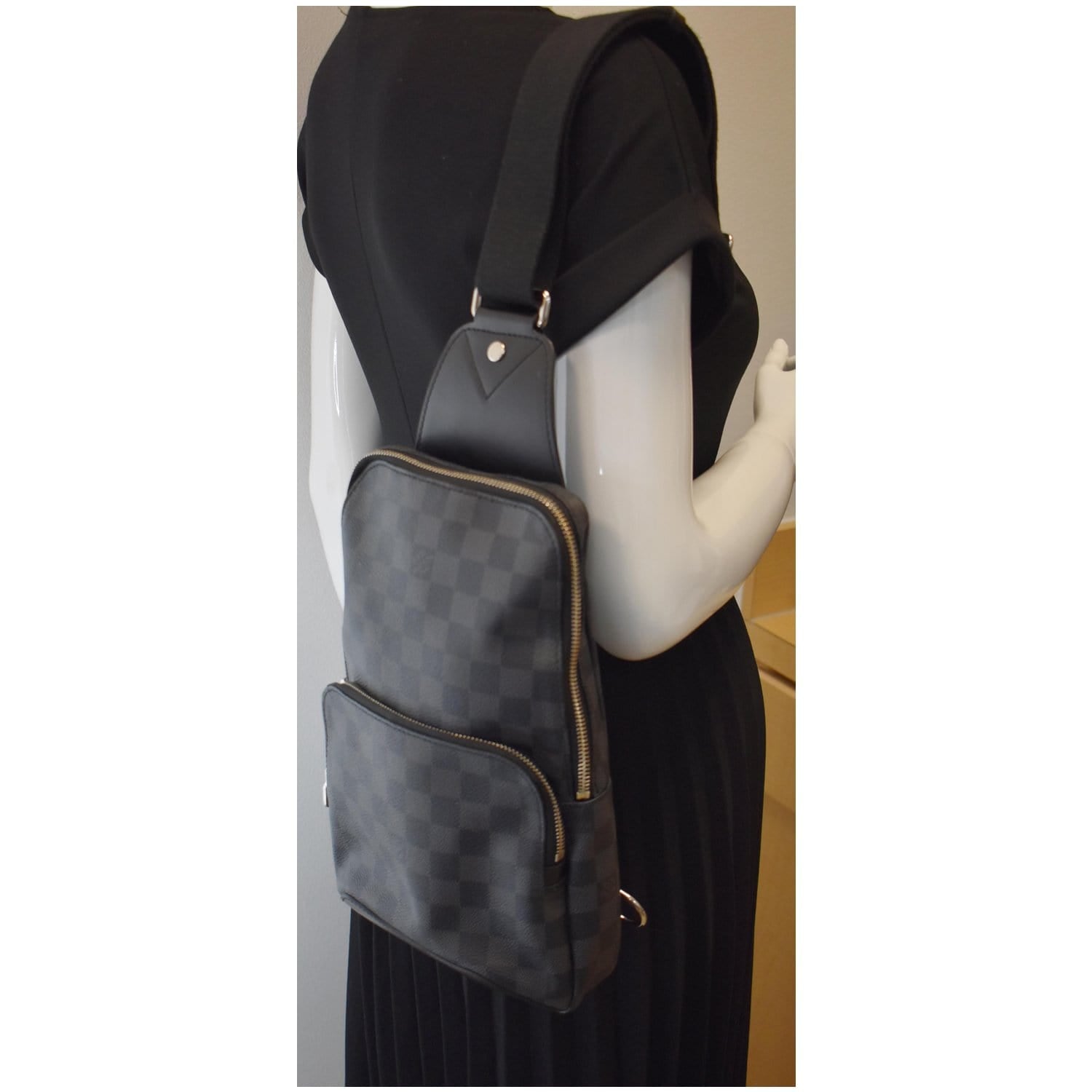 True-to-ORIGINAL] Louis Vuitton Avenue Sling Bag Black For Women