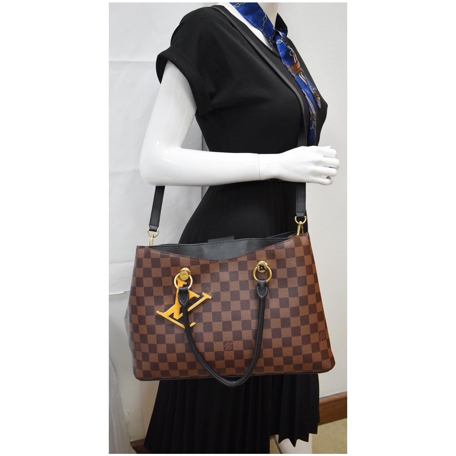 Louis Vuitton Lv Riverside Handbag Damier