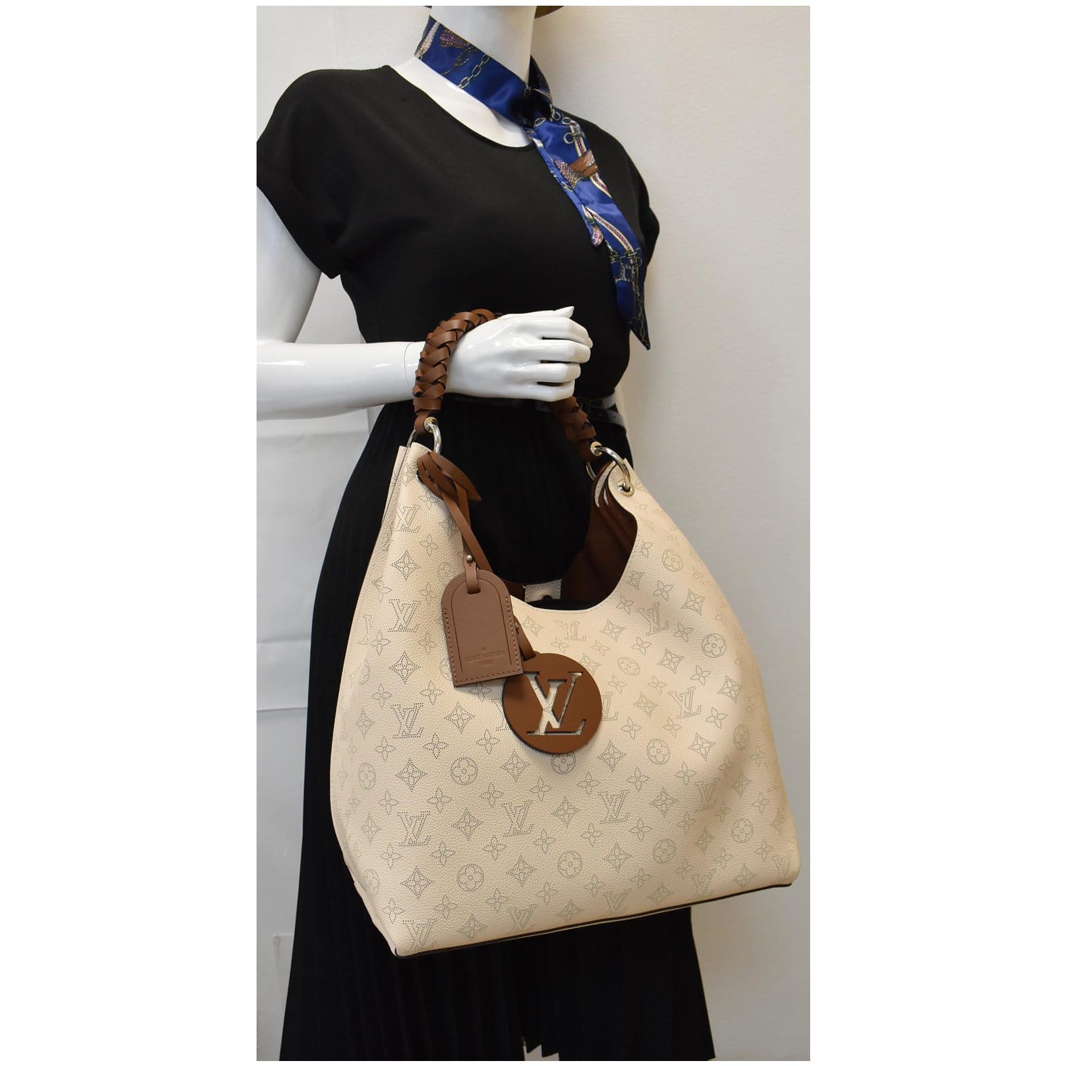 Louis Vuitton, Bags, Authentic Louis Vuitton Carmel Mahina Hobo Bag M5933