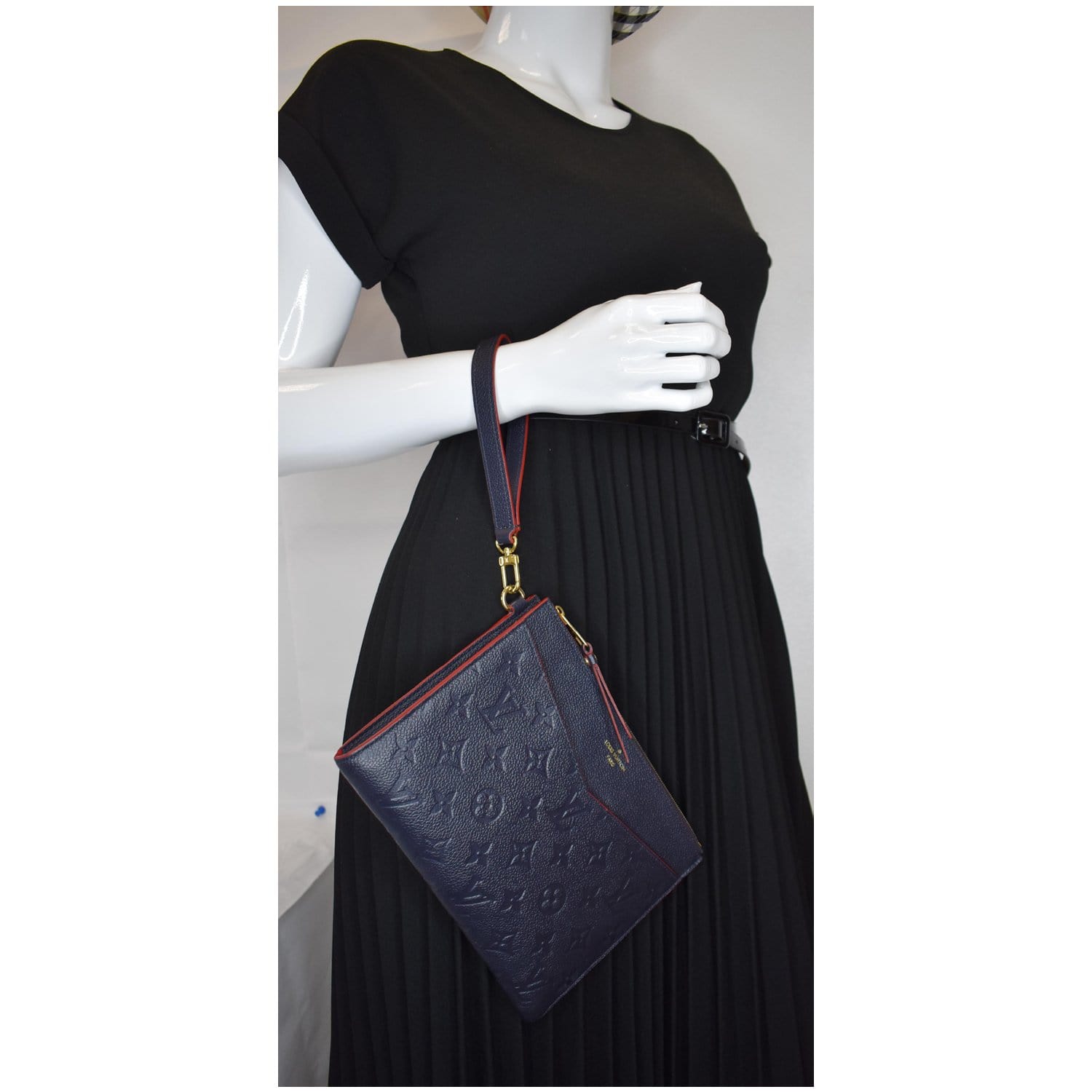 Louis Vuitton Empreinte Pochette Melanie MM - Black Clutches, Handbags -  LOU584281