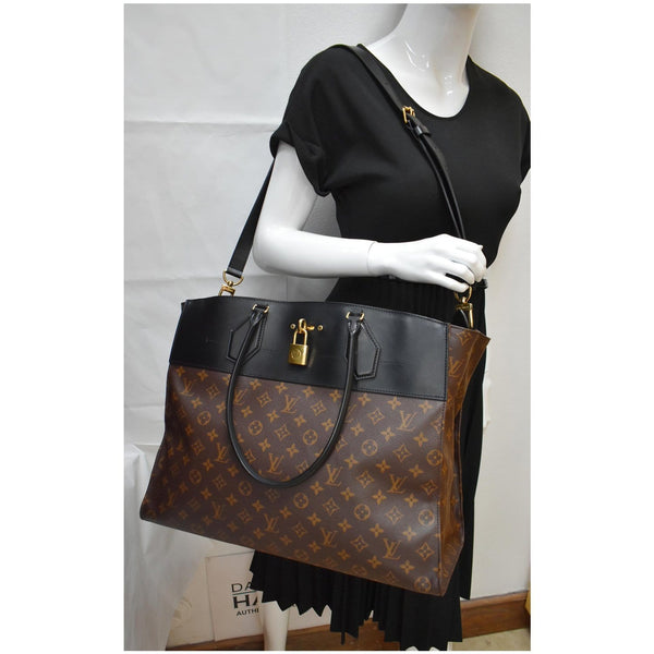 Louis Vuitton City Steamer XXL Leather Shoulder Bag for women