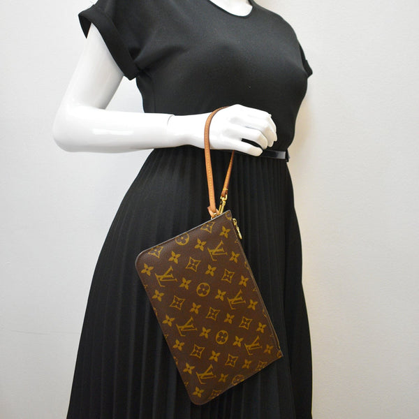 LOUIS VUITTON Neverfull Monogram Canvas Pochette Wristlet Pouch Brown