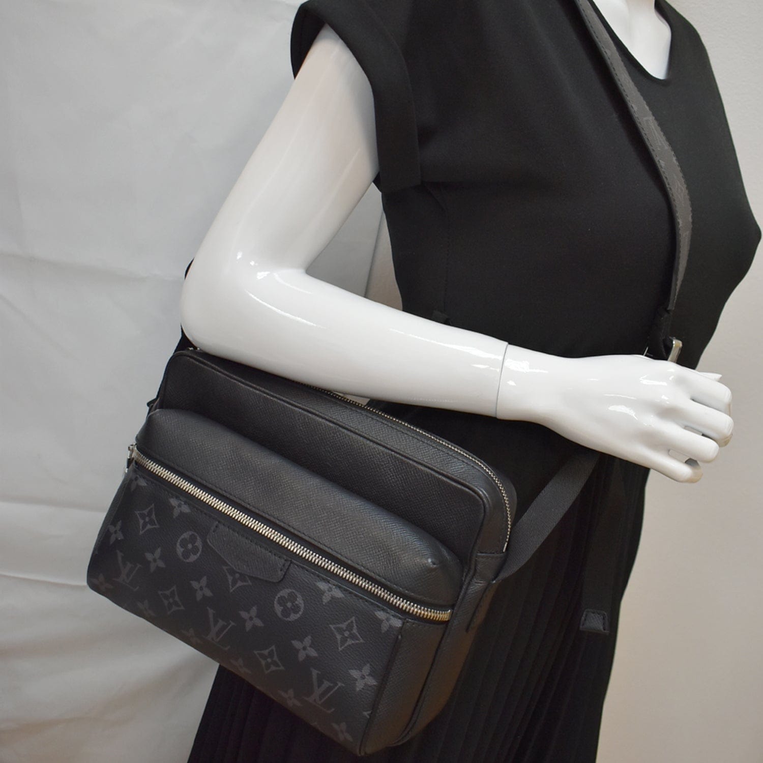 Louis Vuitton 2020 Monogram Eclipse Outdoor Messenger Bag - Black