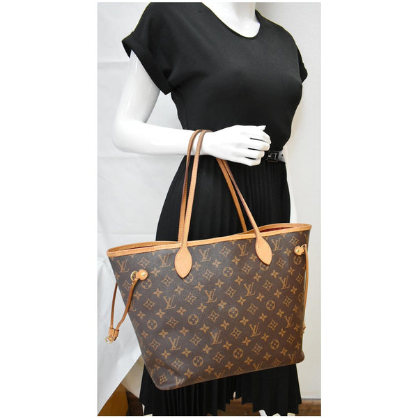 Louis Vuitton Neverfull MM Monogram Canvas Tote Handbag