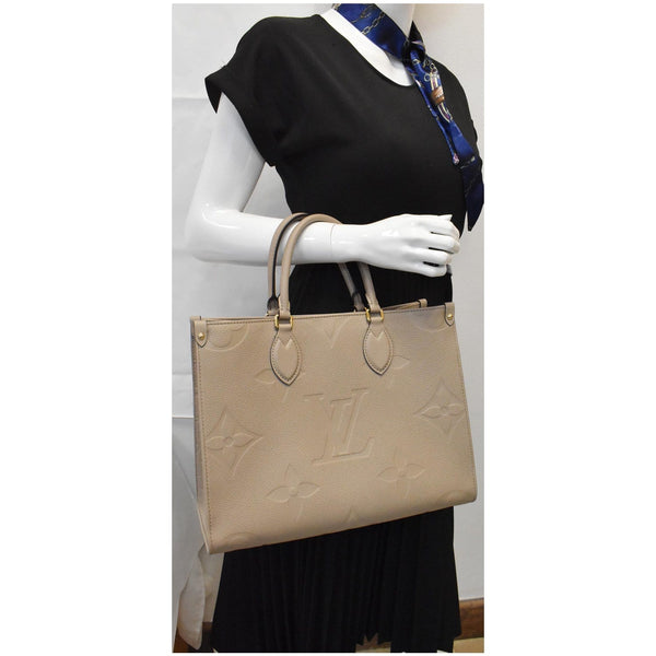 Louis Vuitton Croissant MM Monogram Canvas Handbag Shoulder Bag Private  Offer
