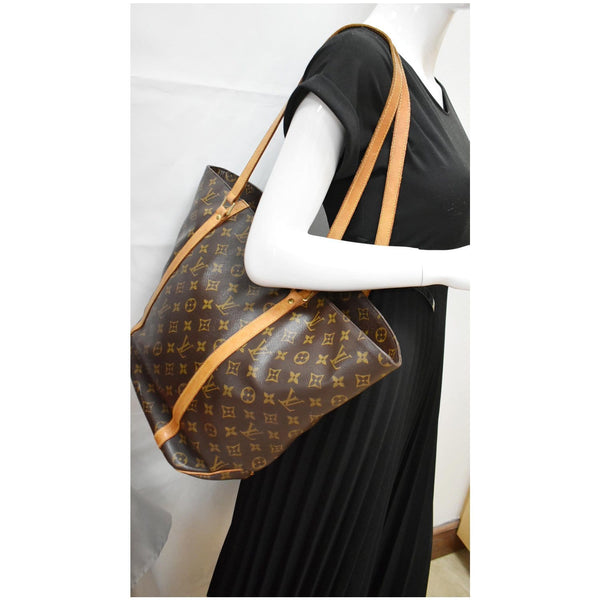 LOUIS VUITTON Sac GM Monogram Canvas Shopping Tote Bag Brown