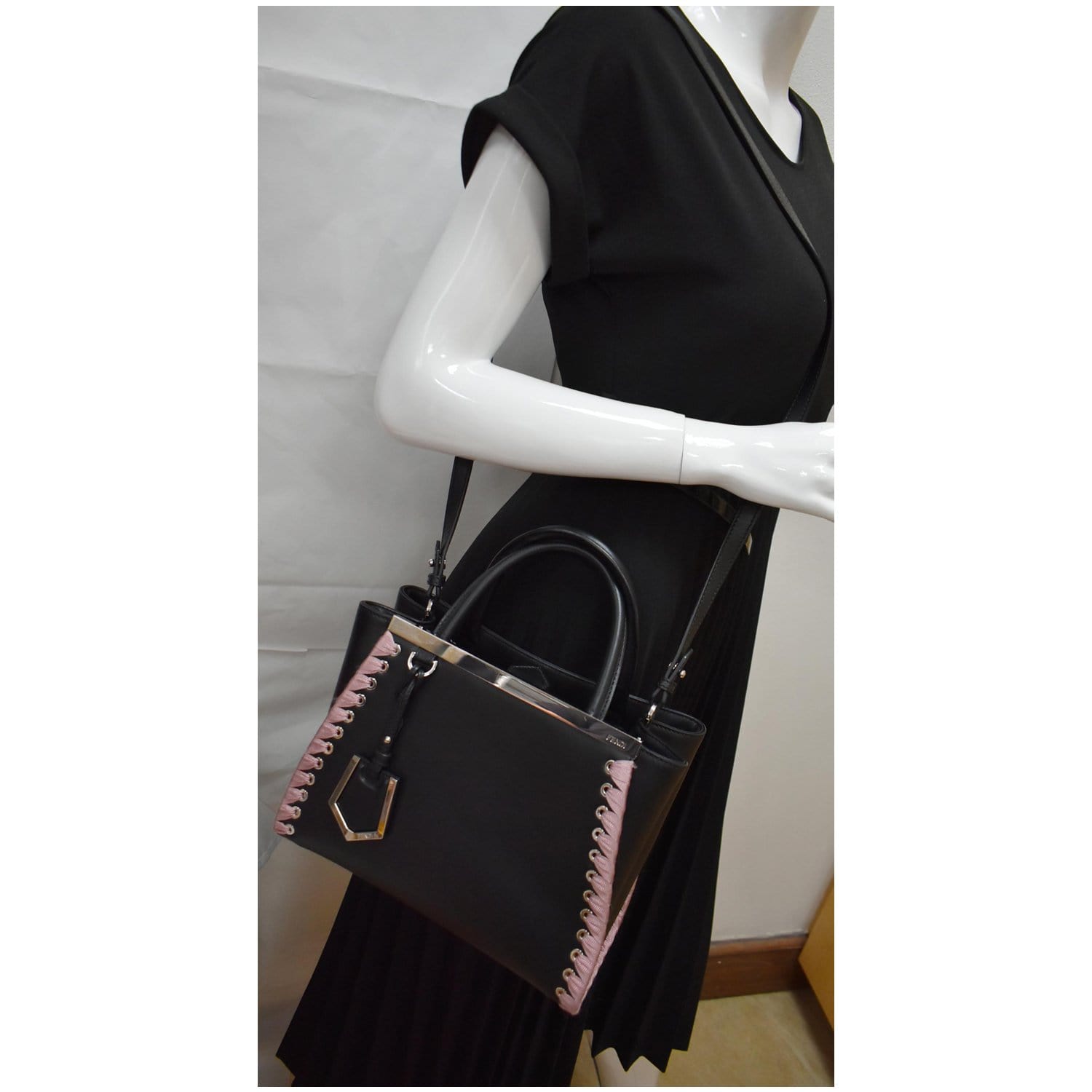 Fendi Fendace Black Leatherette ref.996610 - Joli Closet