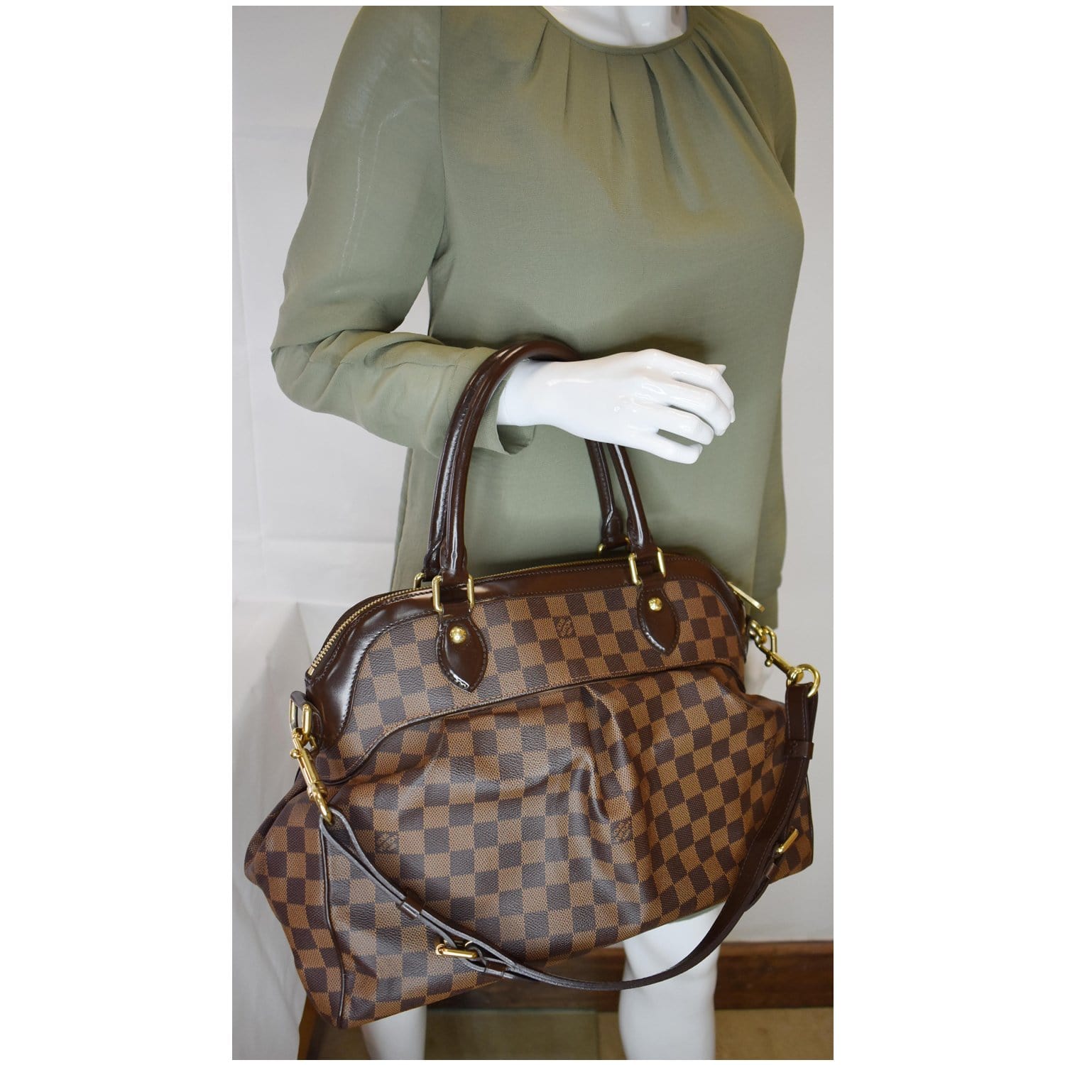 Women Pre-Owned Authenticated Louis Vuitton Damier Ebene Trevi PM Canvas  Brown Satchel 