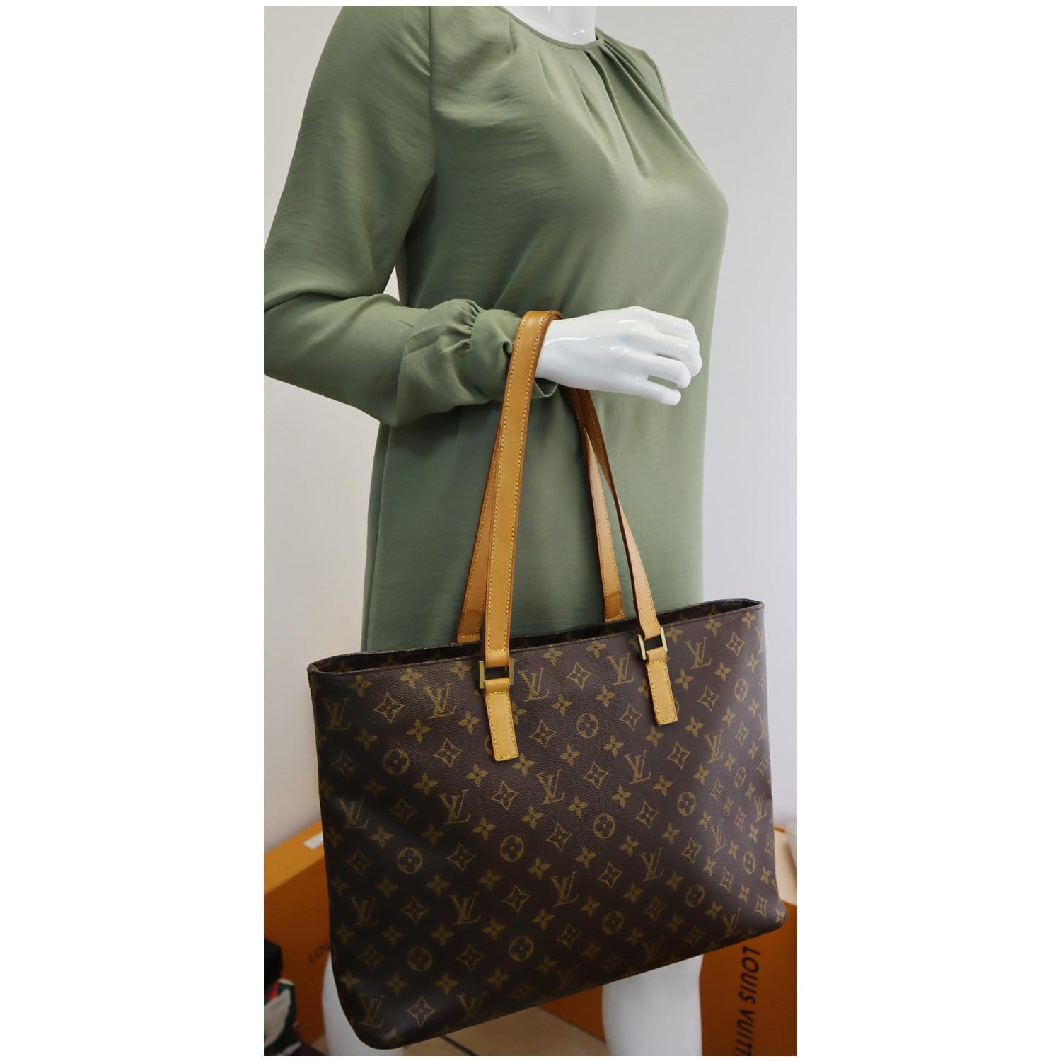 Louis Vuitton Brown Monogram Luco Tote Leather Cloth ref.216283 - Joli  Closet