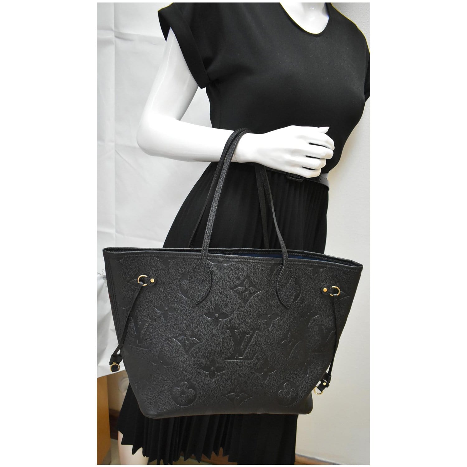 louis black tote leather
