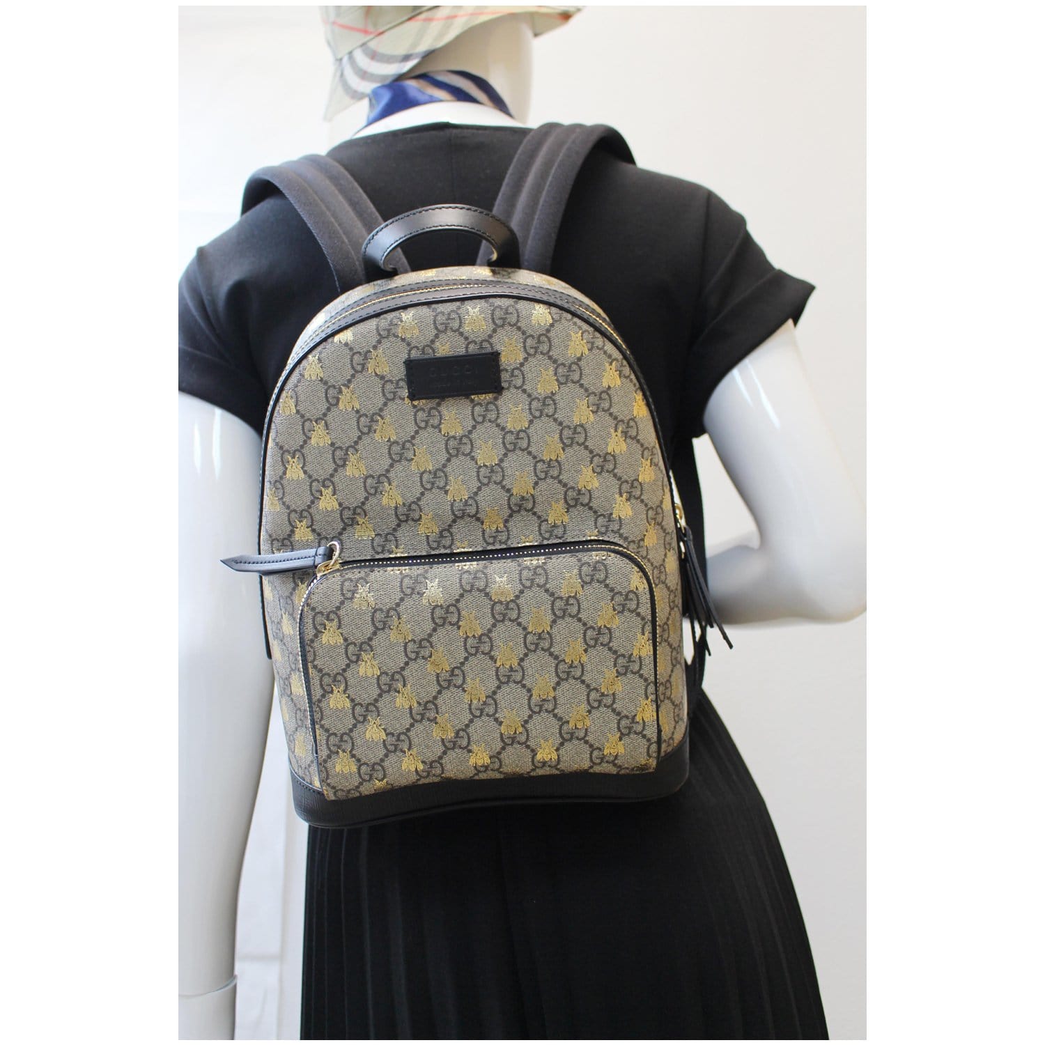 gucci bee mini backpack GUCCI Bees Small Day GG Supreme Monogram Backpack Bag Beige 427042