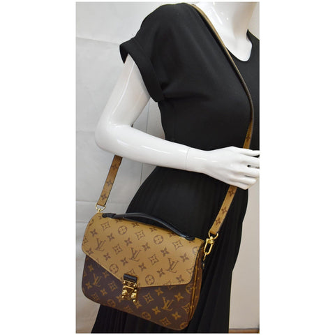 LOUIS VUITTON Metis Pochette Reverse Monogram Canvas Crossbody Bag Brown