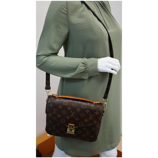 Louis Vuitton Metis Pochette Monogram Shoulder Bag