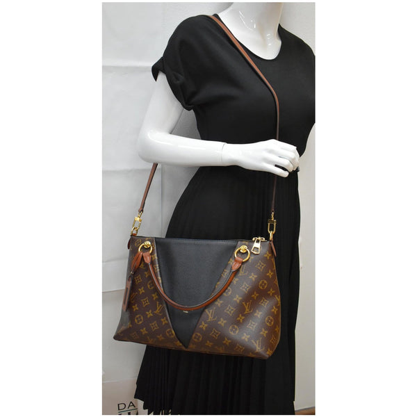 Louis Vuitton V MM Monogram Canvas Tote Shoulder bag - DDH