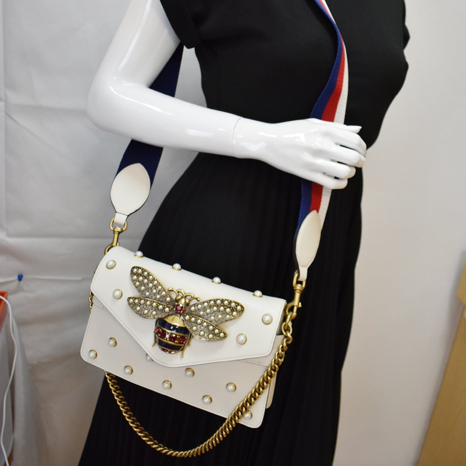 Gucci, Broadway Queen Margaret Pearls Bee Handbag White Leather Cross B