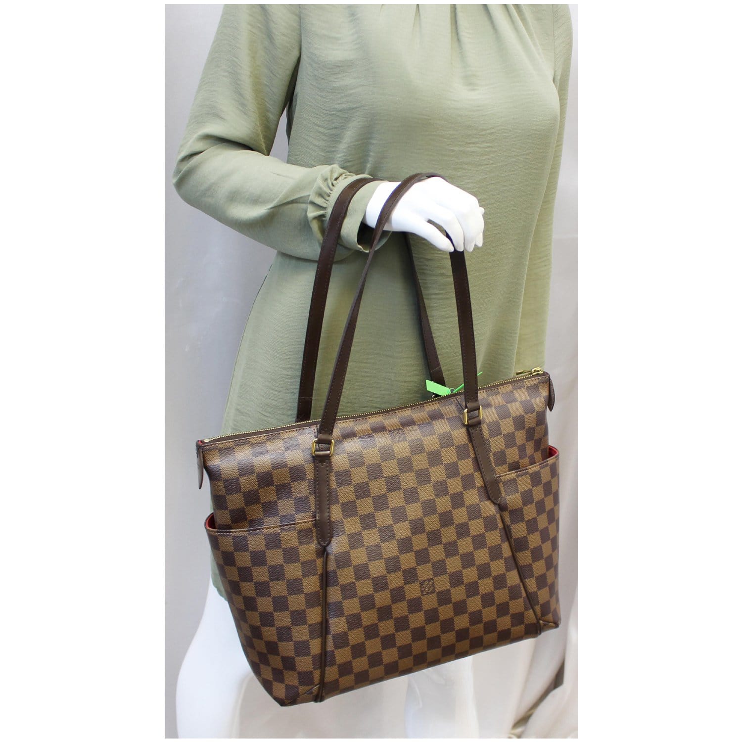 What size is a Louis Vuitton Totally MM? - Questions & Answers