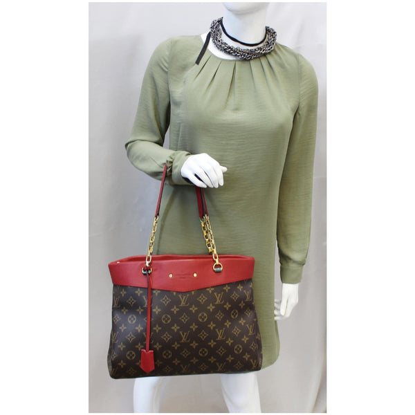 LV Pallas Chain Monogram Canvas Shopper elbow Bag