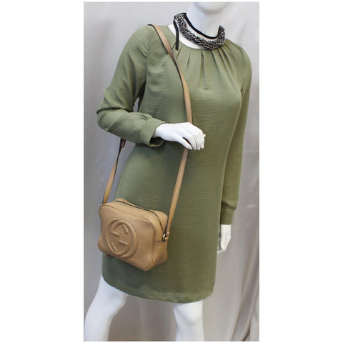 GUCCI Soho Disco Pebbled Leather Small Crossbody Bag Beige 308364