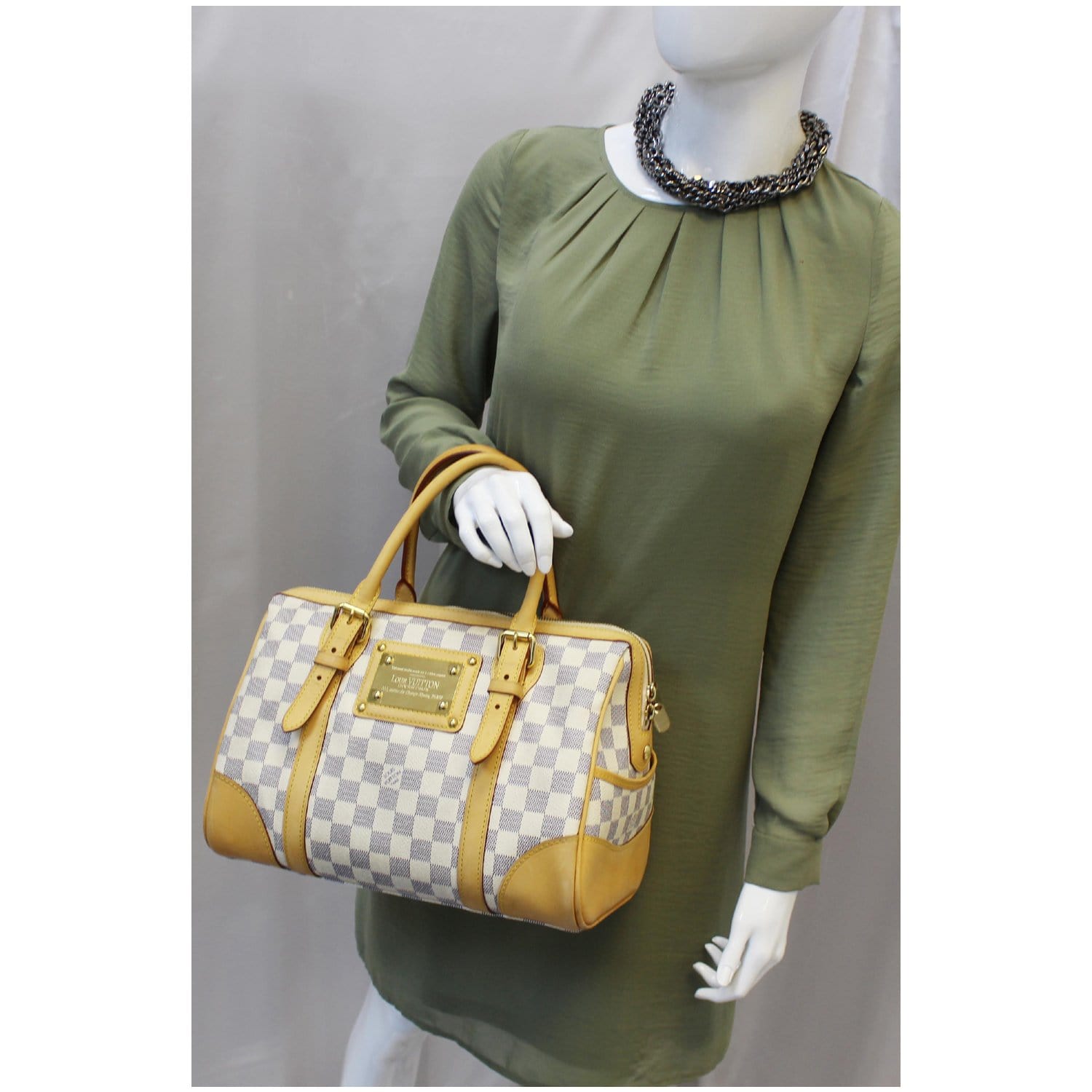 Louis Vuitton - Authenticated Berkeley Handbag - Leather White for Women, Good Condition