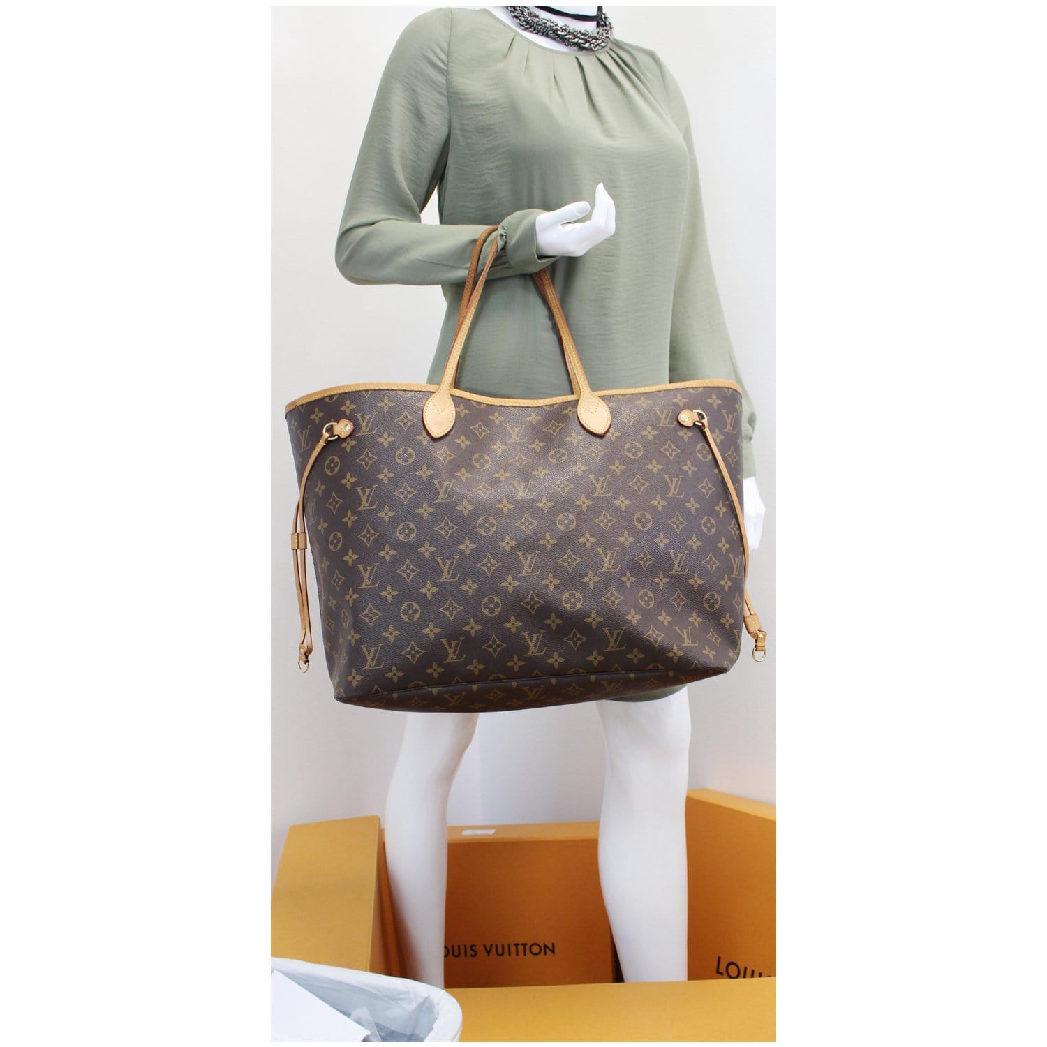 Louis Vuitton GM Monogram Neverfull Hobo Bag! Perfect Size Travel