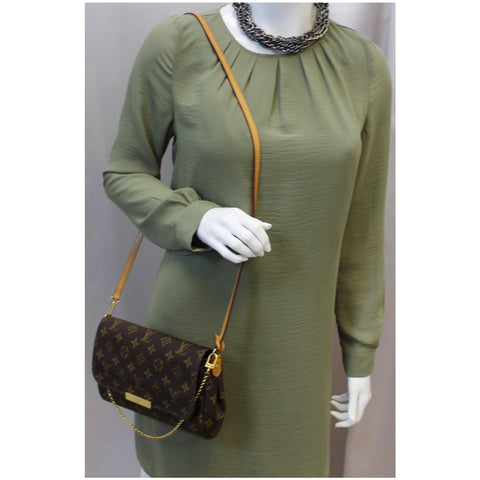 LOUIS VUITTON Favorite MM Monogram Canvas Crossbody Bag Brown