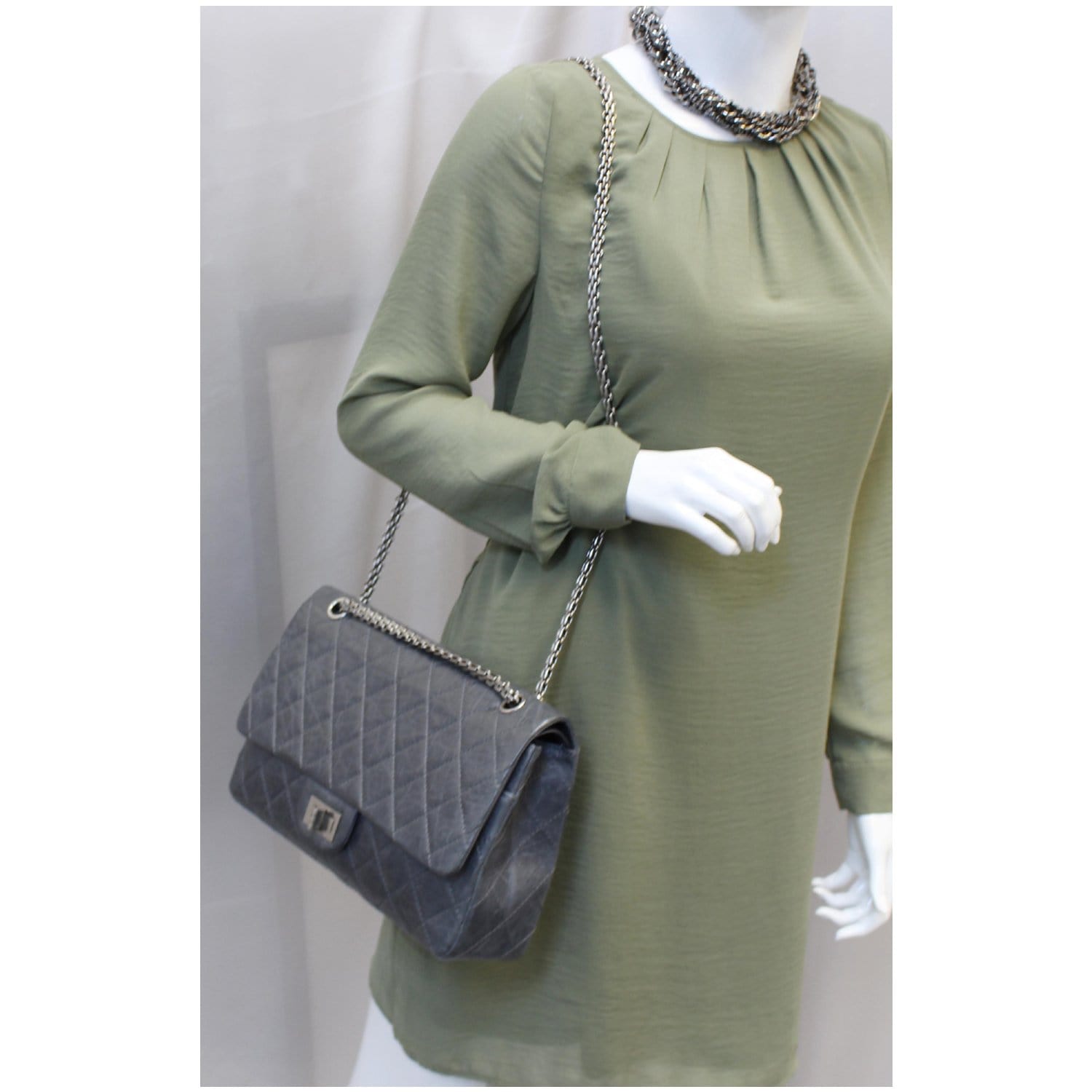 Chanel Gray Classic Flap Key Holder Grey Leather ref.1058411 - Joli Closet