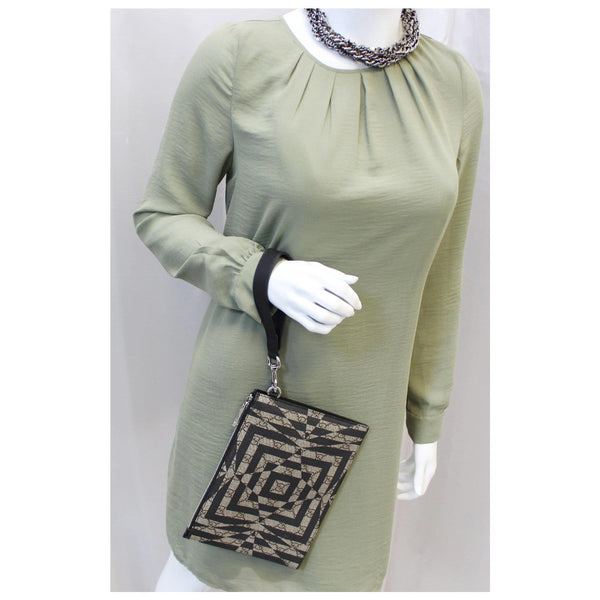 GUCCI GG Supreme Canvas Clutch Wristlet Pouch 411768-US