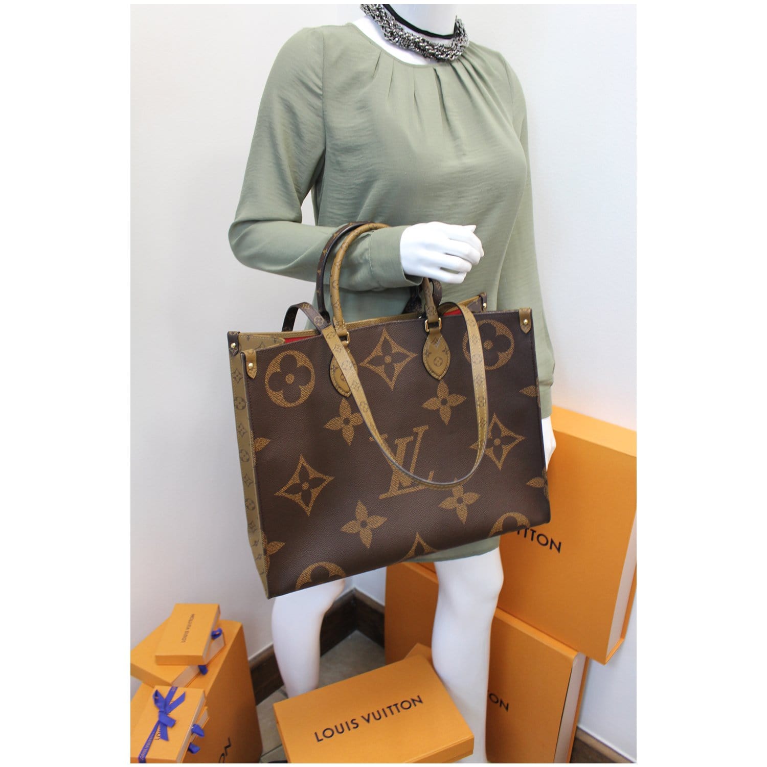 LOUIS VUITTON Monogram Giant Canvas Reverse Speedy Bandouliere 30 Bag,  Luxury, Bags & Wallets on Carousell