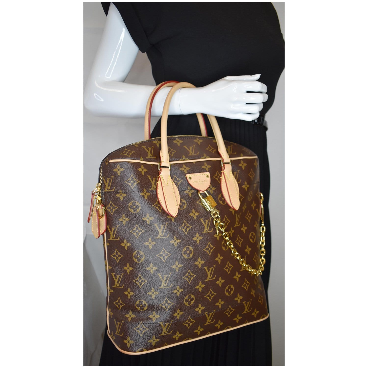 lv carry all tote