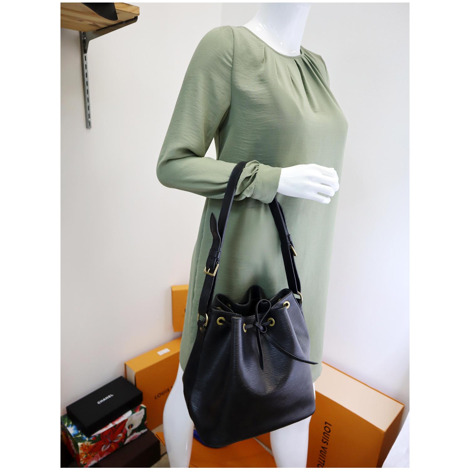 Louis-Vuitton Epi Petit Noe Shoulder Bag