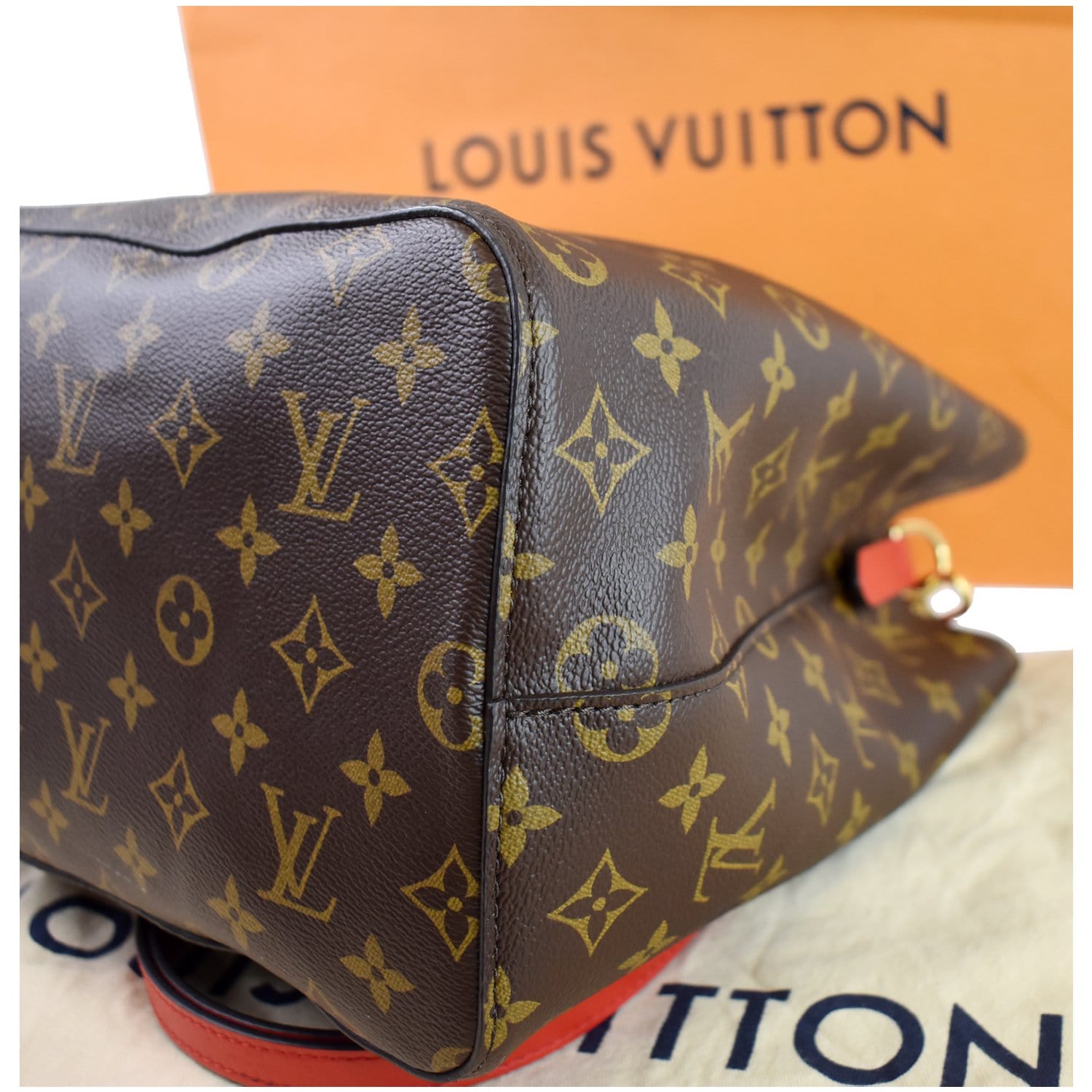 Louis Vuitton LV NeoNoe Handbag MM Brown Monogram Canvas.  Red/Poppy/Coquelicot