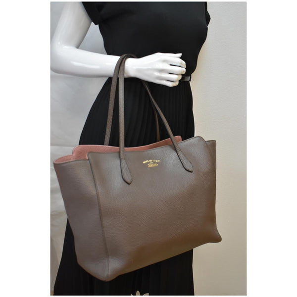 GUCCI Swing Pebbled Calfskin Leather Tote Bag Taupe 354397