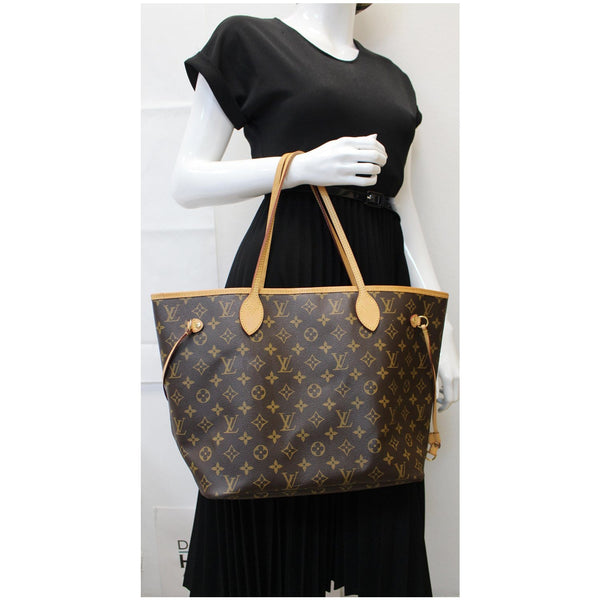Louis Vuitton Neverfull MM Monogram Canvas Handbag