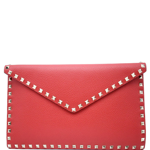 VALENTINO Garavani Rockstud Grainy Envelope Pouch Red