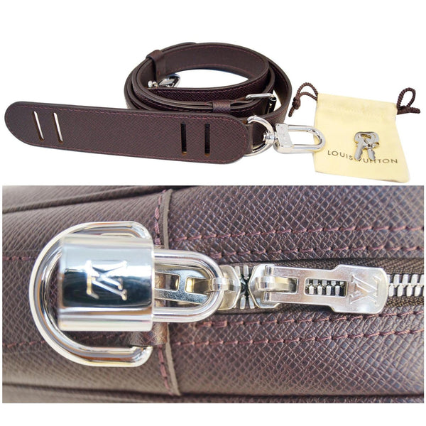 LOUIS VUITTON Porte-Documents Voyage PM Taiga Leather Briefcase Bag Brown