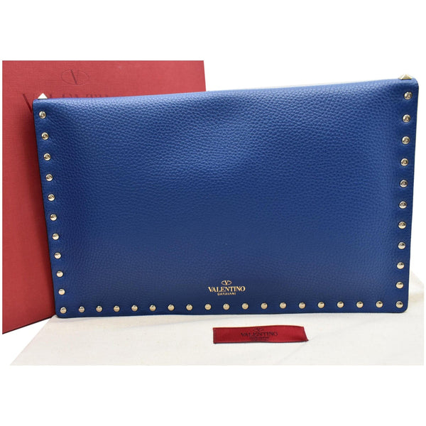 VALENTINO Garavani Rockstud Grainy Envelope Pouch Blue