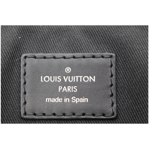 LOUIS VUITTON District MM Damier Graphite Messenger Bag Black