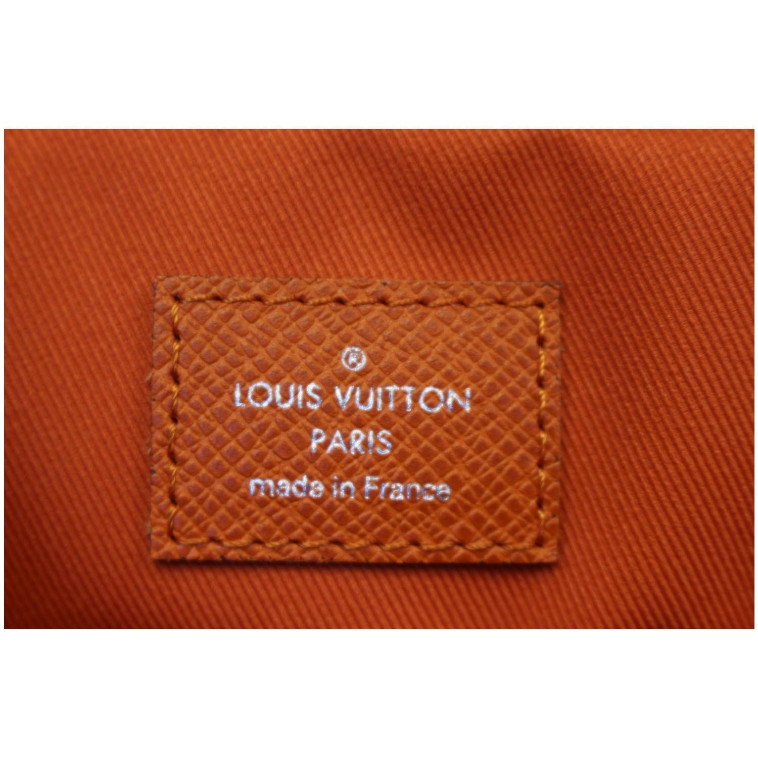 Louis Vuitton Porte Documents Voyage Black Taiga