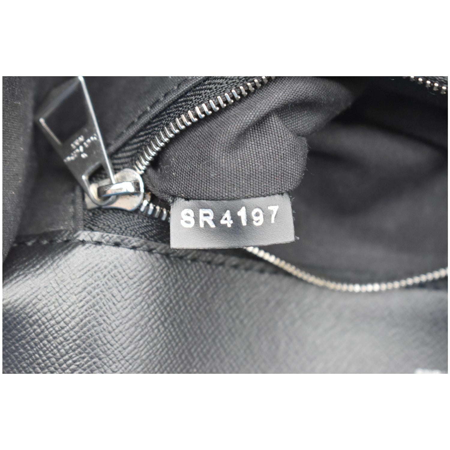 LOUIS VUITTON Clery Pochette Epi Leather Shoulder Bag Black